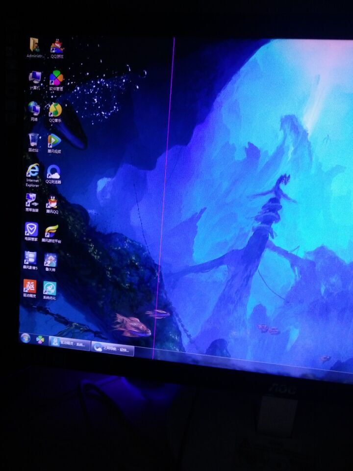 您好,我的戴尔液晶显示器从昨天开始屏幕中间
