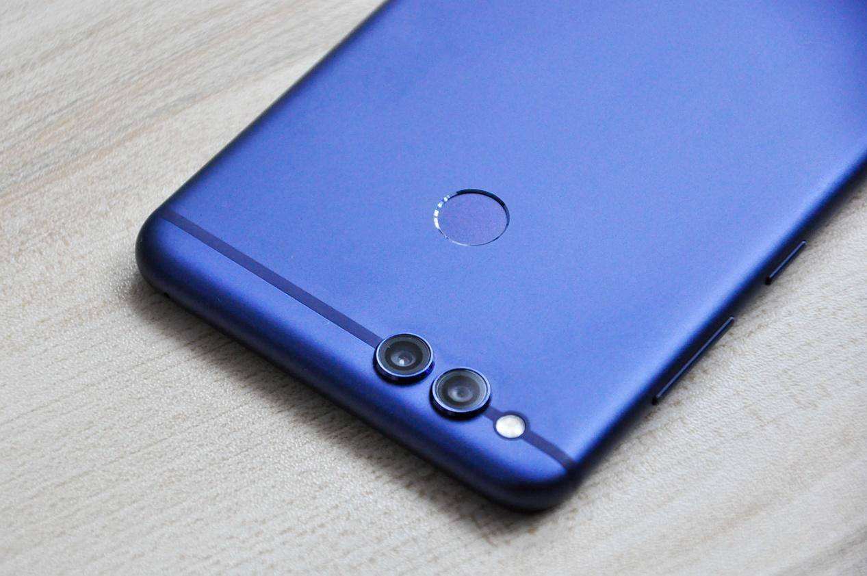 荣耀畅玩7x和红米6_荣耀畅玩7x 屏幕_荣耀畅玩5x屏幕多少钱